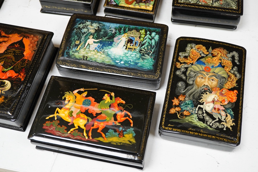 Fifteen Russian lacquer trinket boxes, mostly 1990’s, largest 15cm wide
